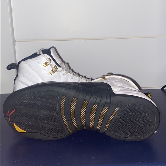 Jordan Taxi 12s size 7Y - Picture 2 of 3
